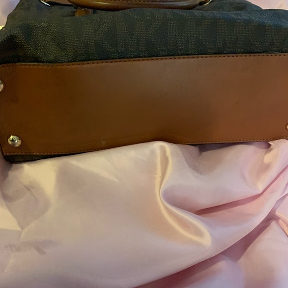 Micheal Kors purse large - Picture 5 of 7